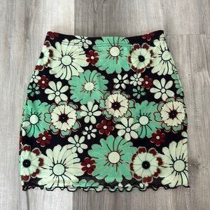Green floral mesh style skirt 💚 Size XS